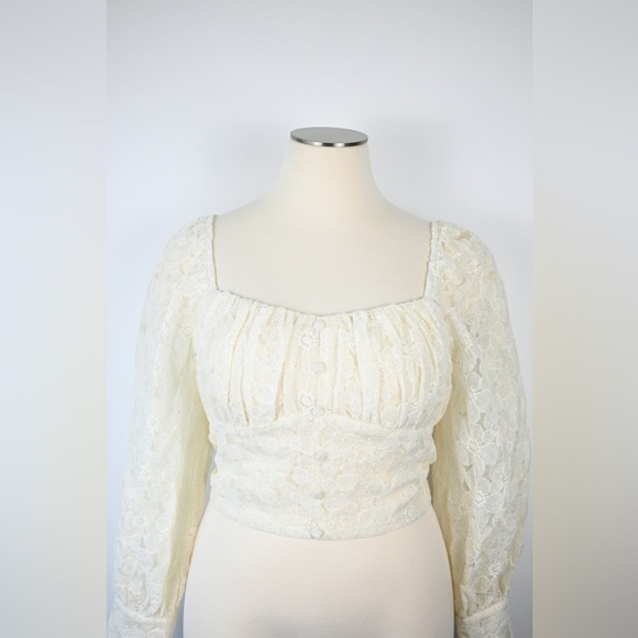 En Saison Cropped Floral Creme Blouse NWT - Picture 10 of 11
